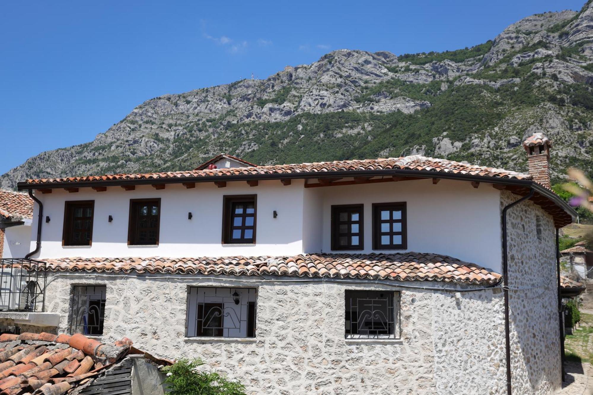 Hotel The House Of Dollma , Inside Kruja Castle Extérieur photo