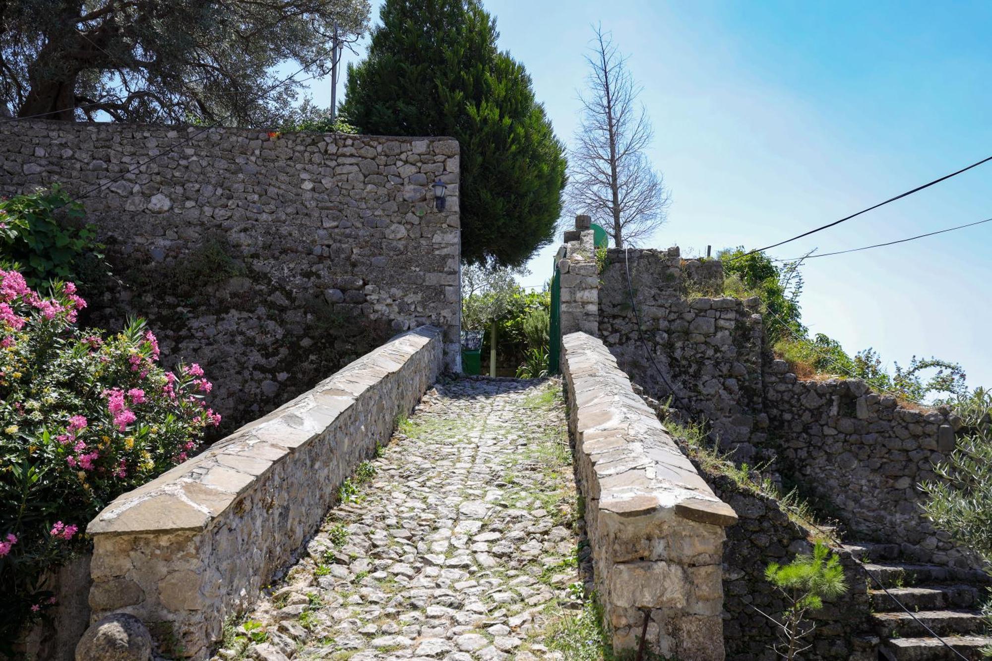 Hotel The House Of Dollma , Inside Kruja Castle Extérieur photo
