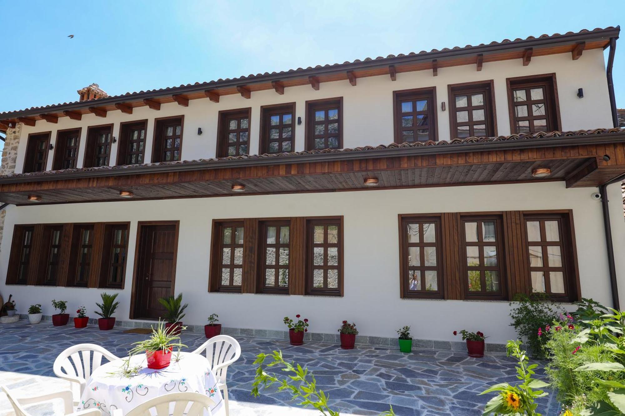 Hotel The House Of Dollma , Inside Kruja Castle Extérieur photo