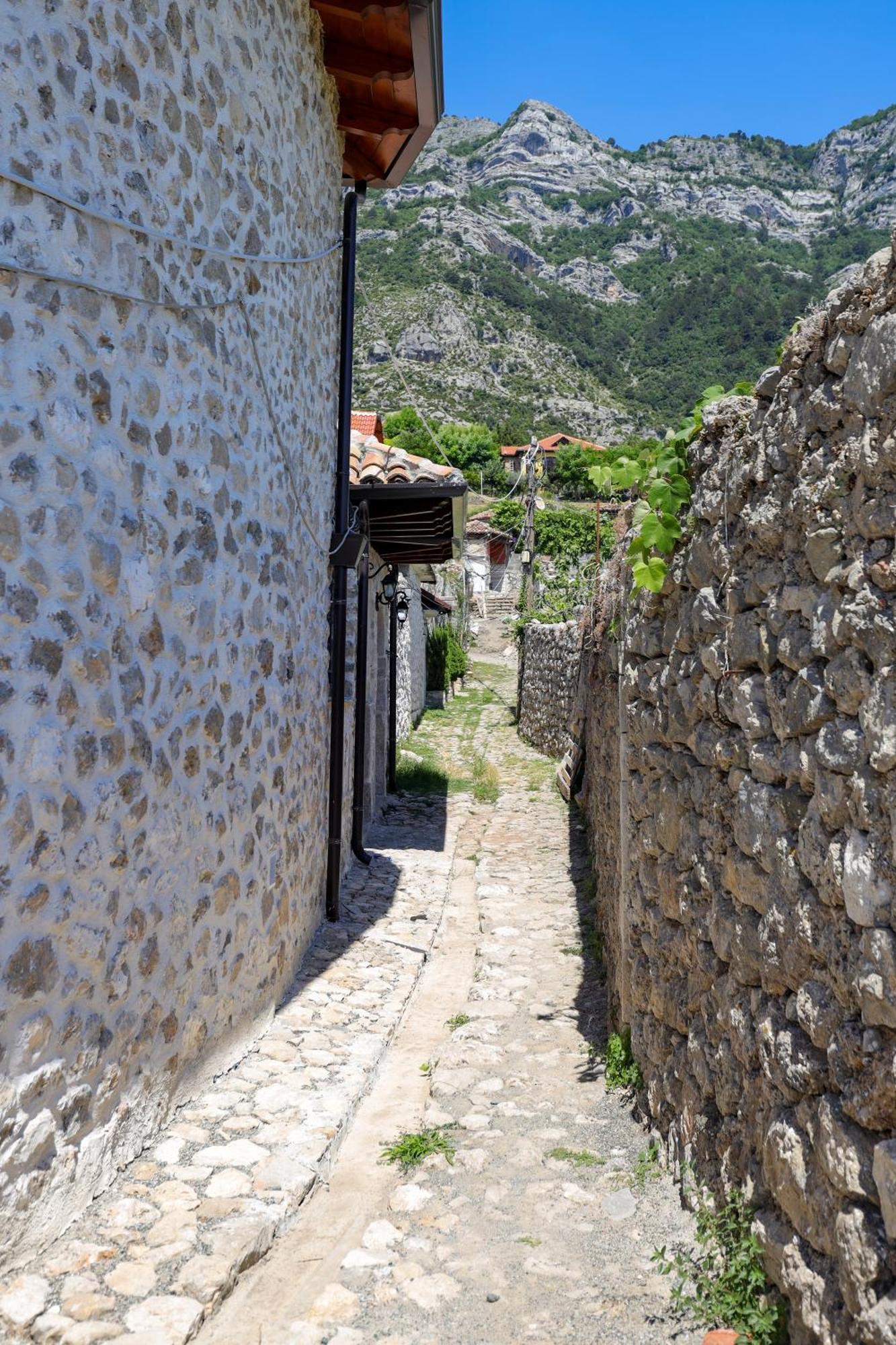 Hotel The House Of Dollma , Inside Kruja Castle Extérieur photo